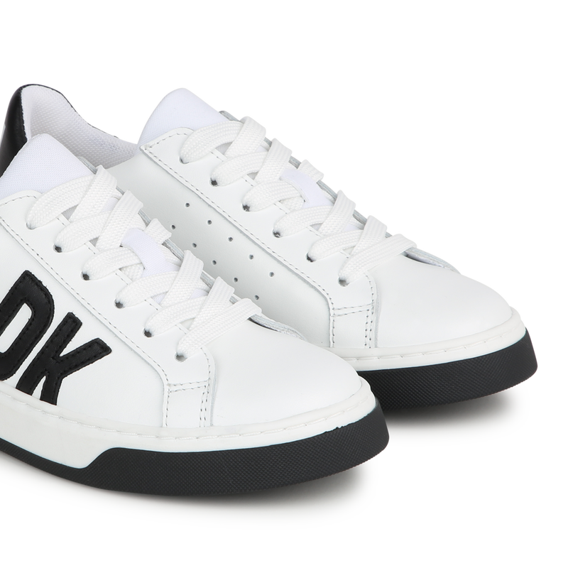 Ténis em couro com atacadores DKNY 
                    UNISEX