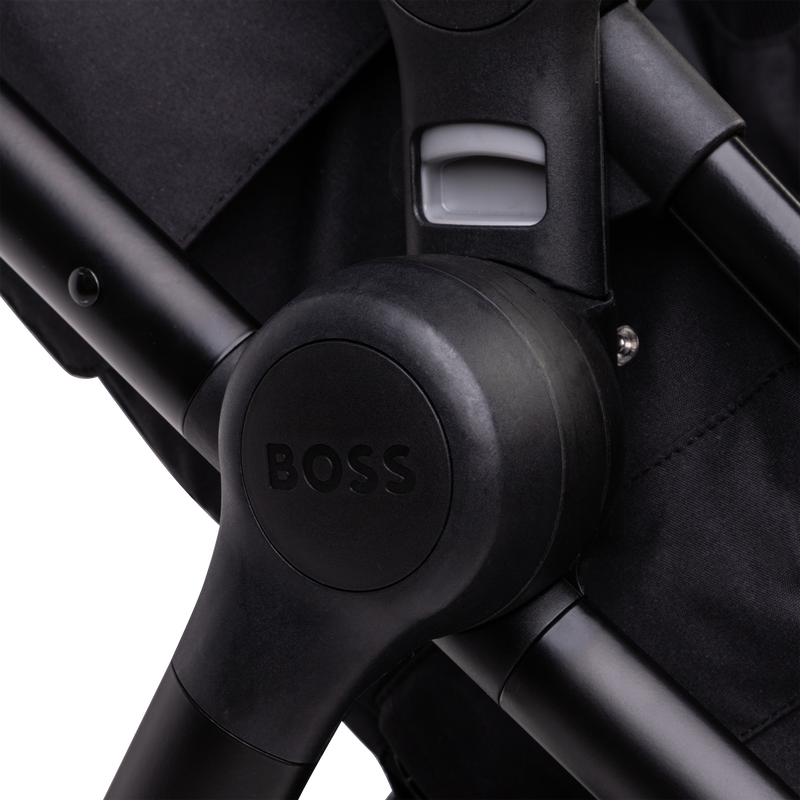 Layered compact buggy BOSS 
                    UNISEX