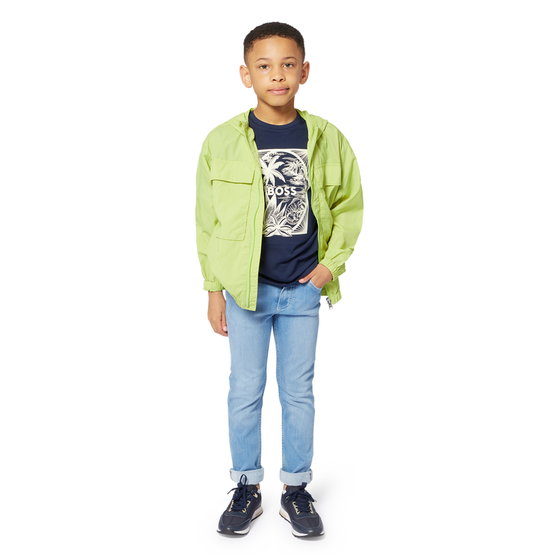 Corta-vento com fecho e capuz