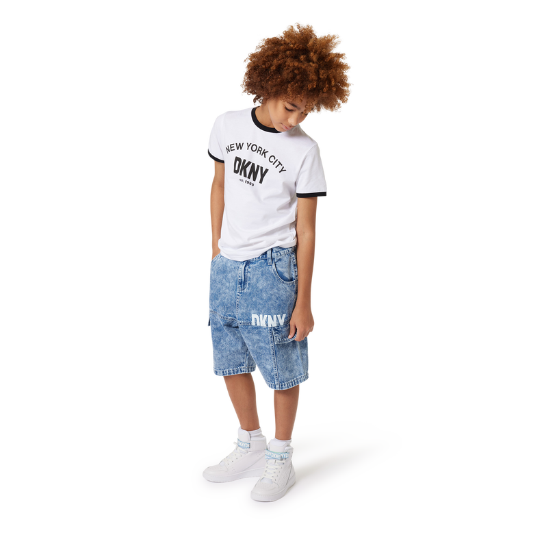 T-shirt em algodão bicolor DKNY 
                    BOY