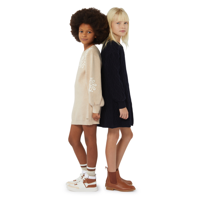 Vestido de malha bordado CHLOE 
                    GIRL