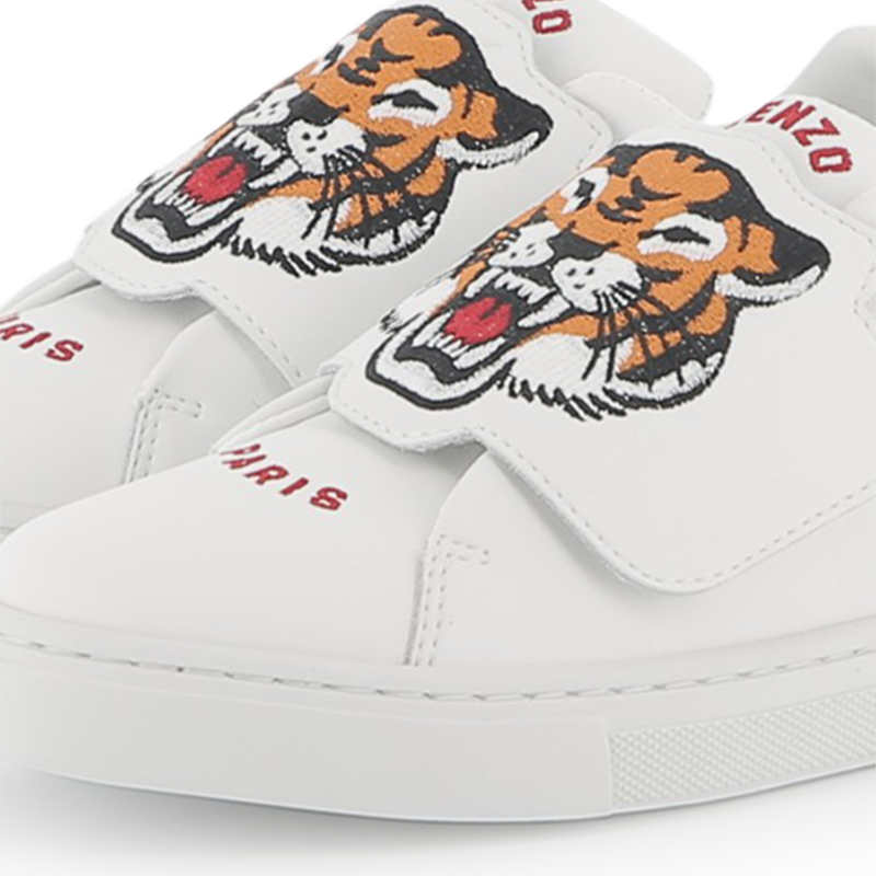 Sapatilhas de pele com velcro