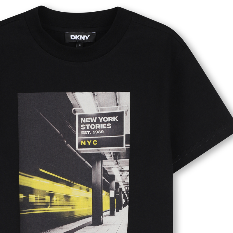 Camiseta de mangas curtas DKNY 
                        BOY